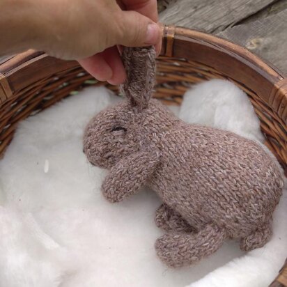 Bunny / rabbit knitting pattern.