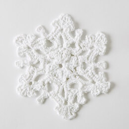 Twinkling Snowflakes in Bernat Handicrafter Holidays - Downloadable PDF