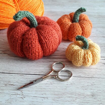Easy knitted Pumpkins