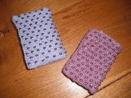 Small beaded card wallet