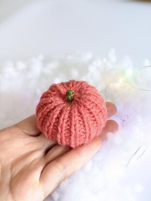 Free Knitting Pattern - Tiny Pumpkin