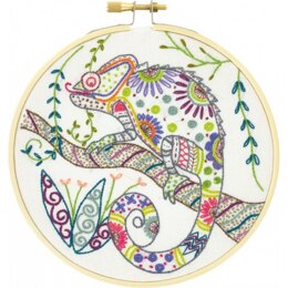 Un Chat Dans L'Aiguille Leon, the Chameleon Embroidery Kit