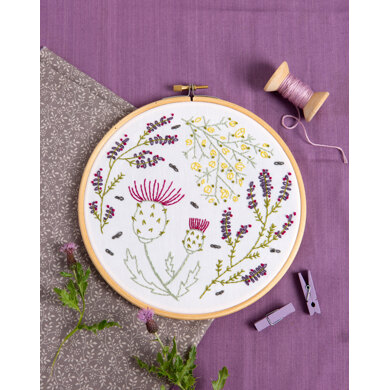 Hawthorn Handmade Highland Heathers Printed Embroidery Kit - 7in
