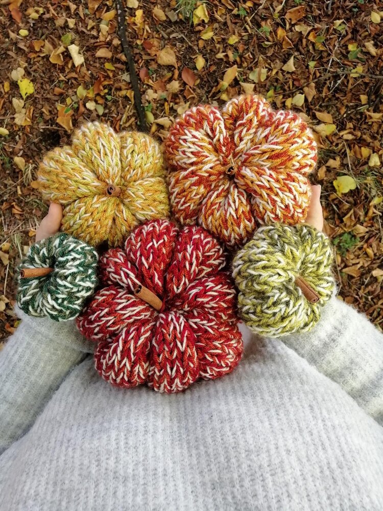 Free Knitting Pattern for Multicoloured Flecked Pumpkins 