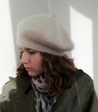 Emilia fluffy beret