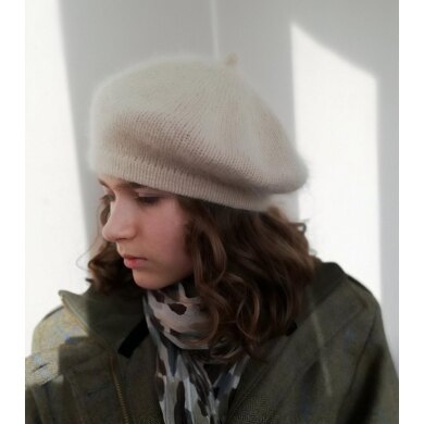 Emilia fluffy beret