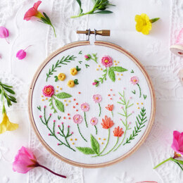 Tamar Happy Garden Embroidery Kit - 4in