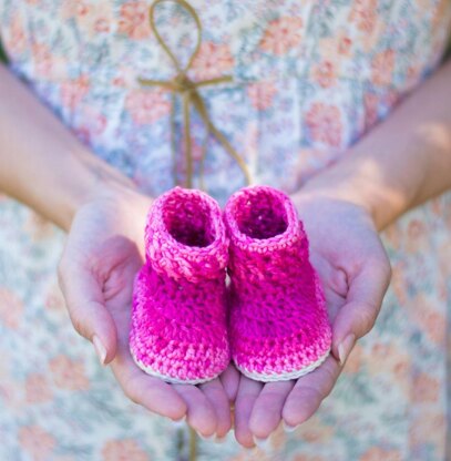Cable Stitch Crochet Baby Booties