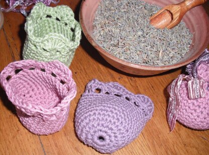 Simple crochet sachet