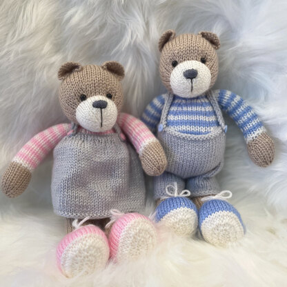 Big Brother, Little Sister Teddy Bears in Deramores Studio Baby Soft DK - Downloadable PDF