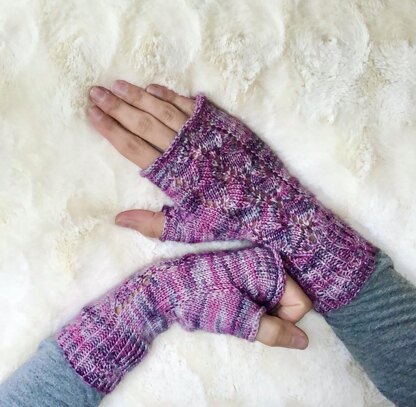 Lace Fingerless Mitts