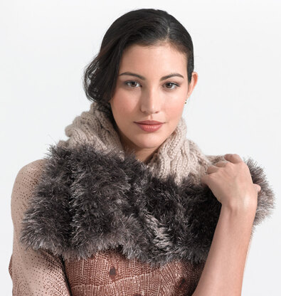 Fur Luxe Neck Warmer in Lion Brand Wool-Ease Thick & Quick and Fun Fur - L0686