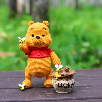 Winnie the Pooh + Honeypot + bees (PDF + 7 videos)