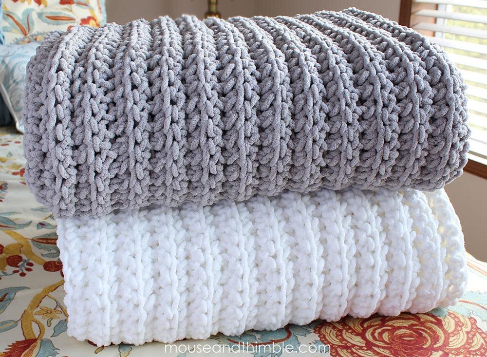 Fisherman/'s Net Pattern Crocheted Beige Doll Blanket