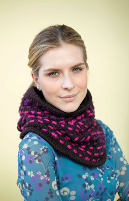 Rosy Stitches Cowl in Lion Brand Vanna's Choice - 90710AD