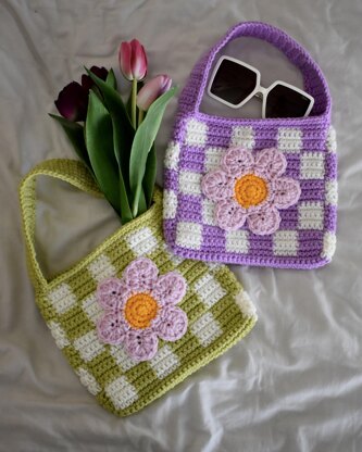 Crocheted checked flower bag