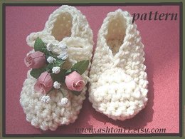 Pleated Top Baby Booties | Crochet Pattern by Ashton11