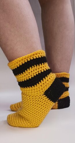 The 'bee' crochet socks