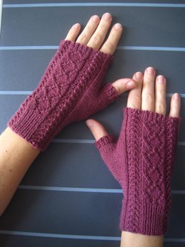 Briony Lace Mitts