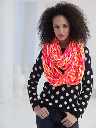 Neon Arm Knit Cowl in Lion Brand Hometown USA Multi - L40015
