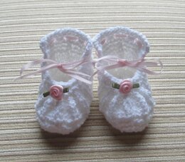 White Knitted Shoes with Small Roses 0-3 Months