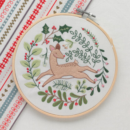 Mint & Make Festive Deer 6" Embroidery Kit