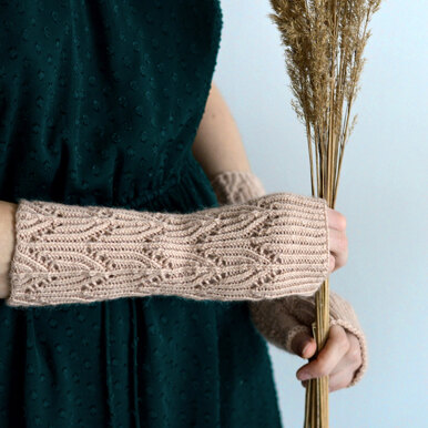 Erte Mittens by Agata Mackiewicz - Mittens Knitting Pattern For Women in The Yarn Collective