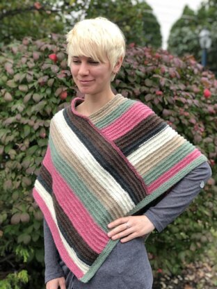 Ladies Poncho in Plymouth Yarn - F833 - Downloadable PDF