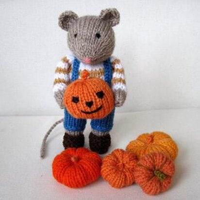 Pip the Mouse and pumpkins - Halloween