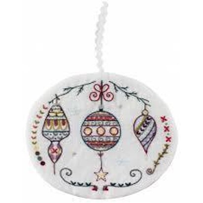 Un Chat Dans L'Aiguilles Christmas Baubles Embroidery Kit
