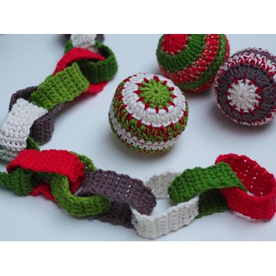Crochet Christmas Paper Chain & Bauble