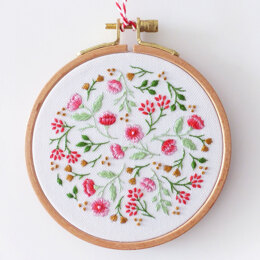 Tamar Christmas Flowers Embroidery Kit - 4in